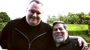 Kim Dotcom poses with Steve Wozniak