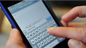 A person texting via an iPhone