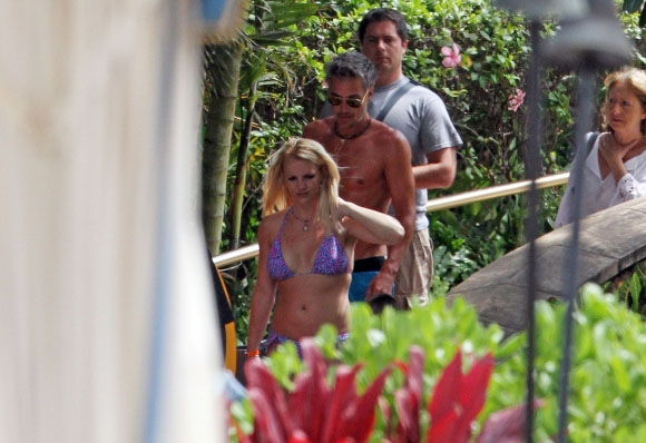 Britney Spears Enjoys in Hawaii