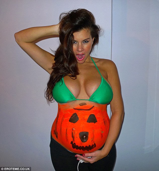 Pregnant Imogen Thomas shares picture of naked baby bump on Twitter