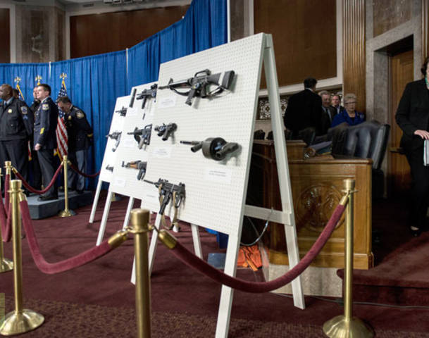 Democrats, led by Dianne Feinstein, introduce assault weapons ban in Senate